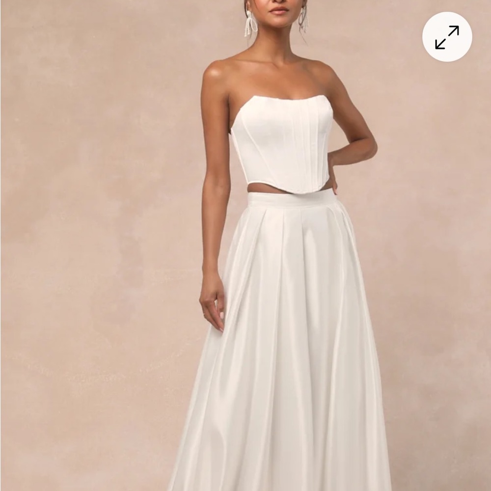 Lulu's Elegant White Strapless Wedding Dress